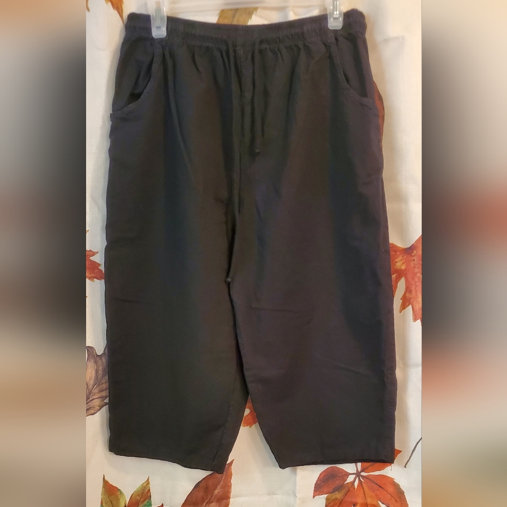 Dress Barn Black Capris